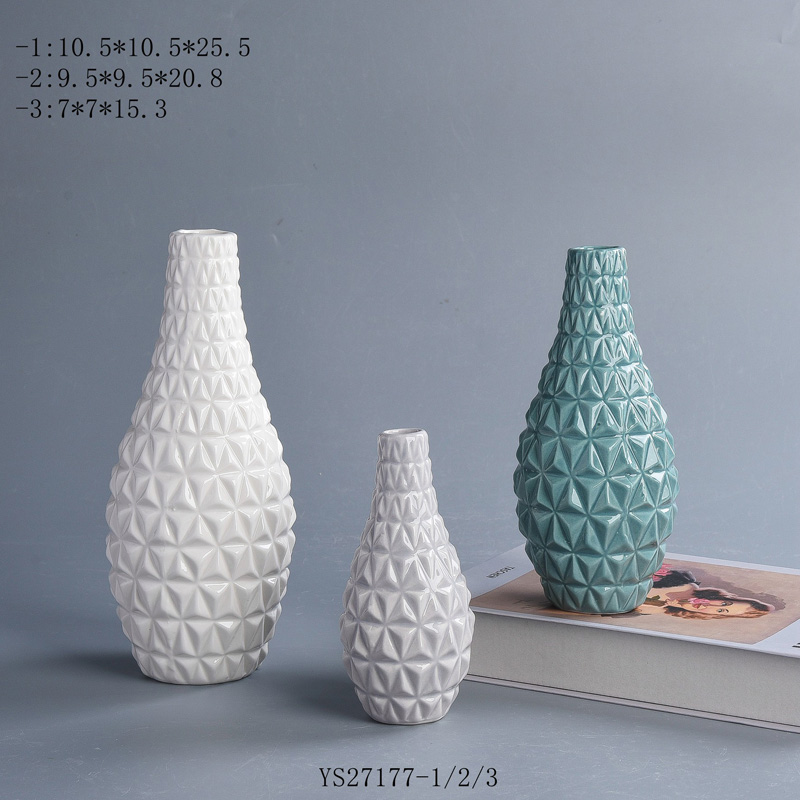 Porcelain Vase - WV240005